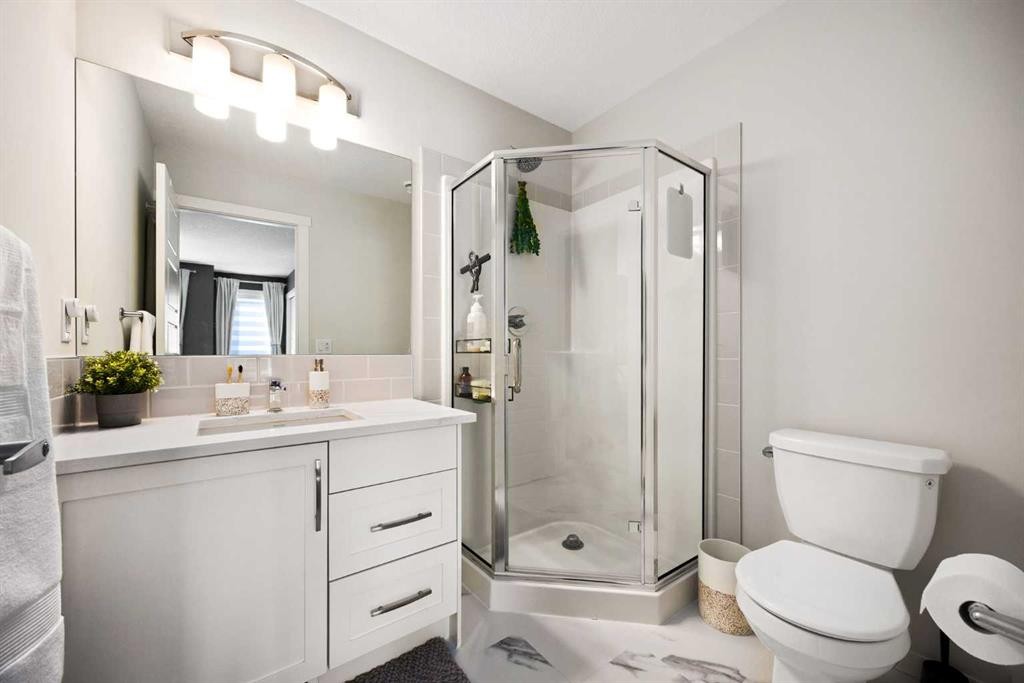 403-474 Seton Circle Se, Calgary, AB - Indoor Photo Showing Bathroom