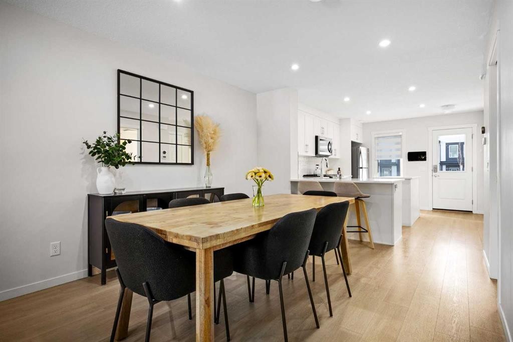 403-474 Seton Circle Se, Calgary, AB - Indoor Photo Showing Dining Room