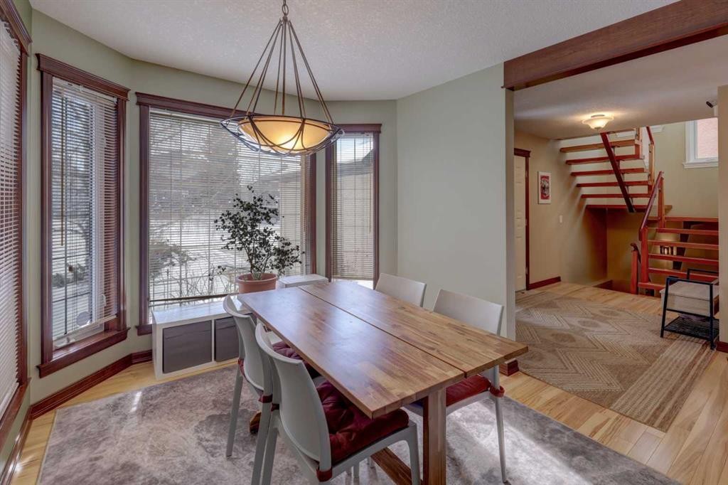 66 Scimitar Point Nw, Calgary, AB - Indoor Photo Showing Dining Room