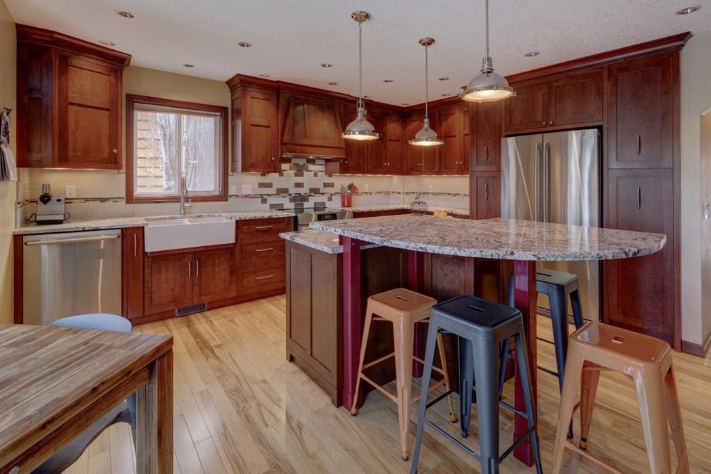 66 Scimitar Point Nw, Calgary, AB - Indoor Photo Showing Kitchen With Upgraded Kitchen