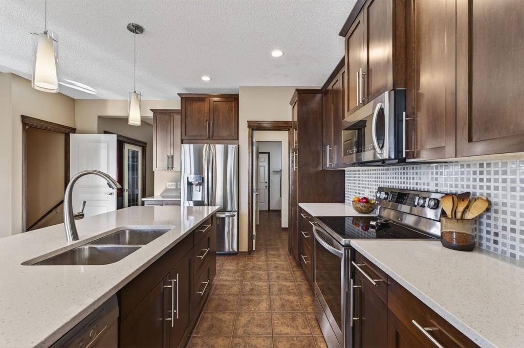 3 Pantego Avenue Nw, Calgary, AB - Indoor Photo Showing Kitchen With Stainless Steel Kitchen With Double Sink With Upgraded Kitchen