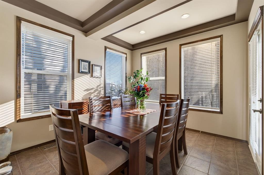 3 Pantego Avenue Nw, Calgary, AB - Indoor Photo Showing Dining Room