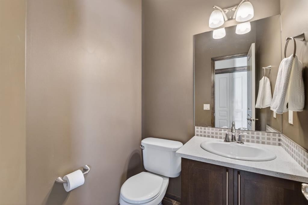 3 Pantego Avenue Nw, Calgary, AB - Indoor Photo Showing Bathroom