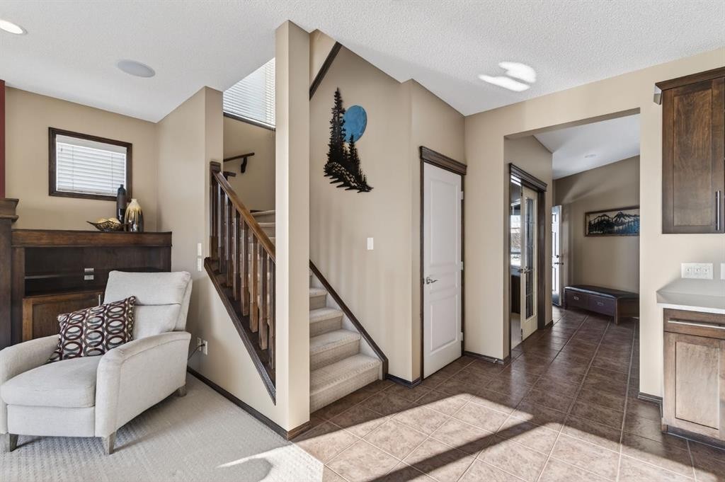 3 Pantego Avenue Nw, Calgary, AB - Indoor Photo Showing Other Room