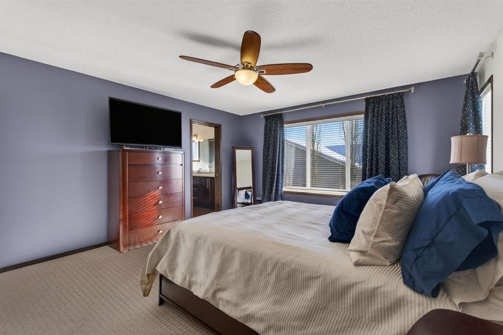 3 Pantego Avenue Nw, Calgary, AB - Indoor Photo Showing Bedroom