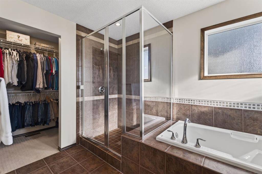 3 Pantego Avenue Nw, Calgary, AB - Indoor Photo Showing Bathroom
