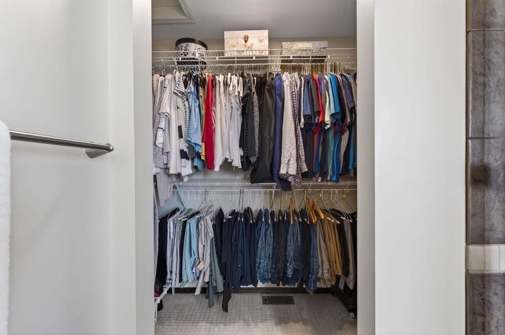 3 Pantego Avenue Nw, Calgary, AB - Indoor With Storage