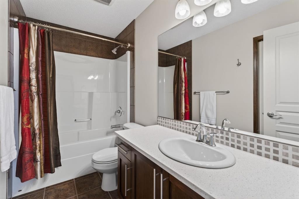 3 Pantego Avenue Nw, Calgary, AB - Indoor Photo Showing Bathroom