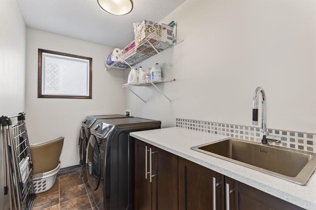 3 Pantego Avenue Nw, Calgary, AB - Indoor Photo Showing Laundry Room