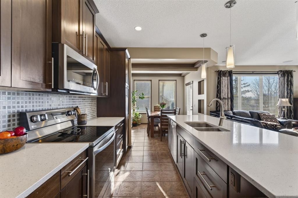 3 Pantego Avenue Nw, Calgary, AB - Indoor Photo Showing Kitchen With Double Sink With Upgraded Kitchen