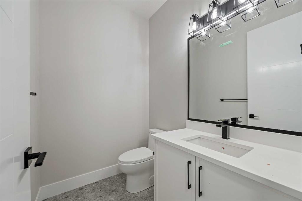 68 Heritage Ridge, Cochrane, AB - Indoor Photo Showing Bathroom