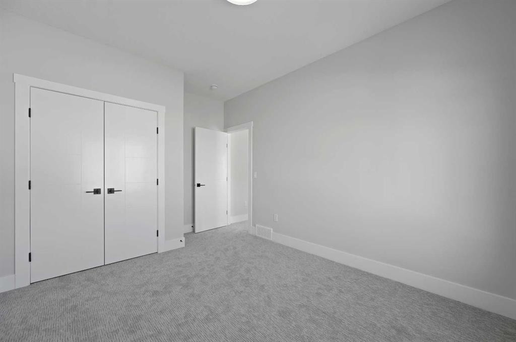 68 Heritage Ridge, Cochrane, AB - Indoor Photo Showing Other Room