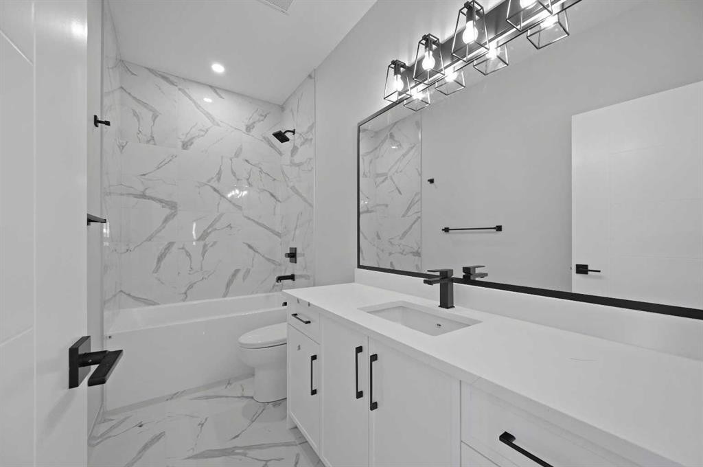 68 Heritage Ridge, Cochrane, AB - Indoor Photo Showing Bathroom