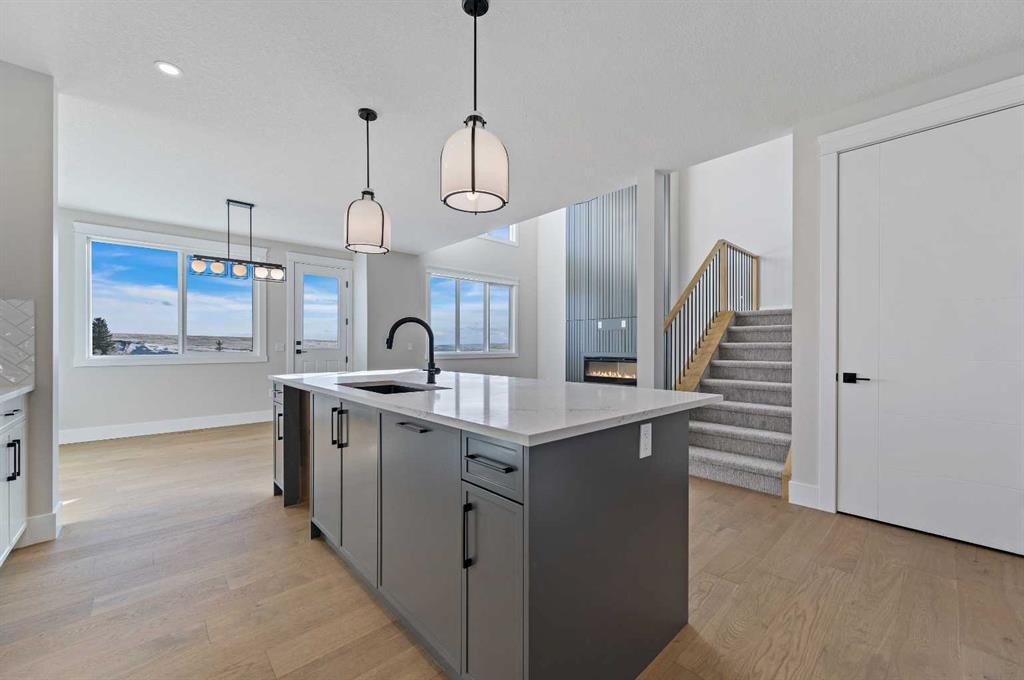 68 Heritage Ridge, Cochrane, AB - Indoor Photo Showing Kitchen