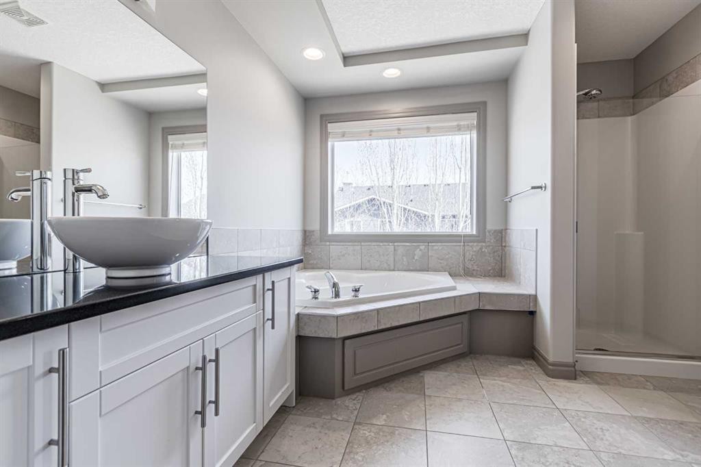 67 Evergreen Row Sw, Calgary, AB - Indoor Photo Showing Bathroom