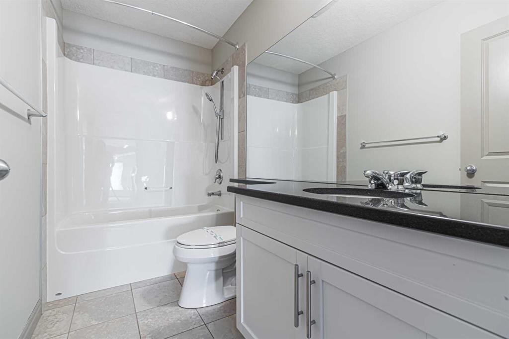 67 Evergreen Row Sw, Calgary, AB - Indoor Photo Showing Bathroom