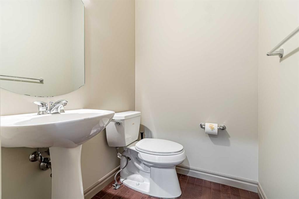67 Evergreen Row Sw, Calgary, AB - Indoor Photo Showing Bathroom