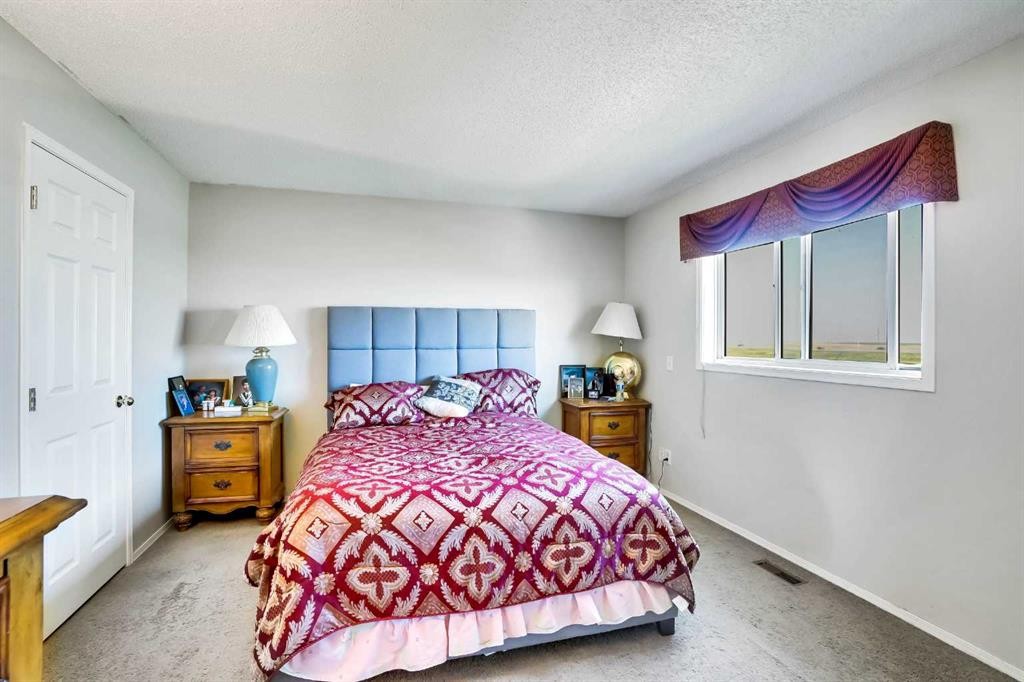 69 Coral Springs Park Ne, Calgary, AB - Indoor Photo Showing Bedroom