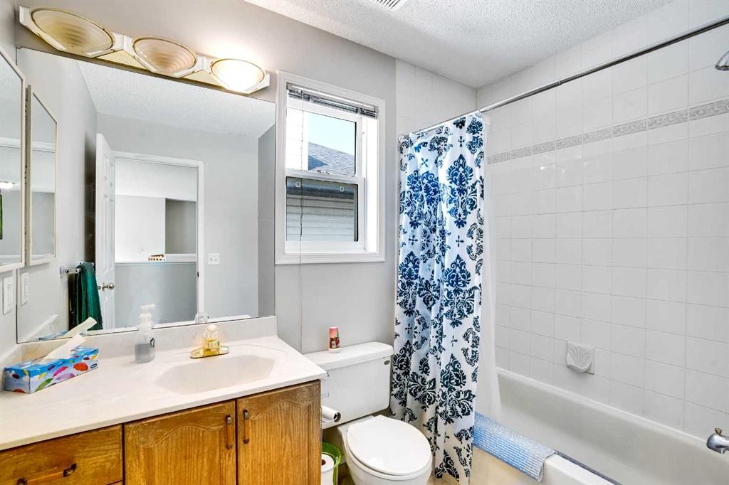 69 Coral Springs Park Ne, Calgary, AB - Indoor Photo Showing Bathroom