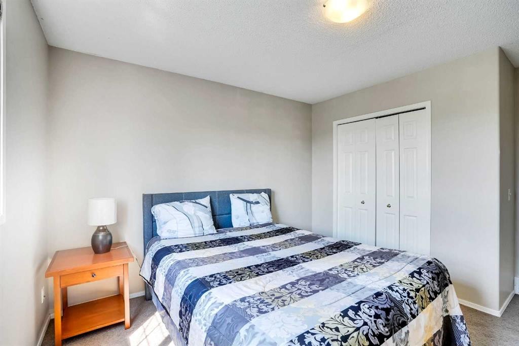 69 Coral Springs Park Ne, Calgary, AB - Indoor Photo Showing Bedroom
