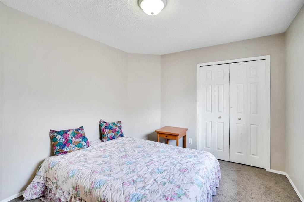 69 Coral Springs Park Ne, Calgary, AB - Indoor Photo Showing Bedroom