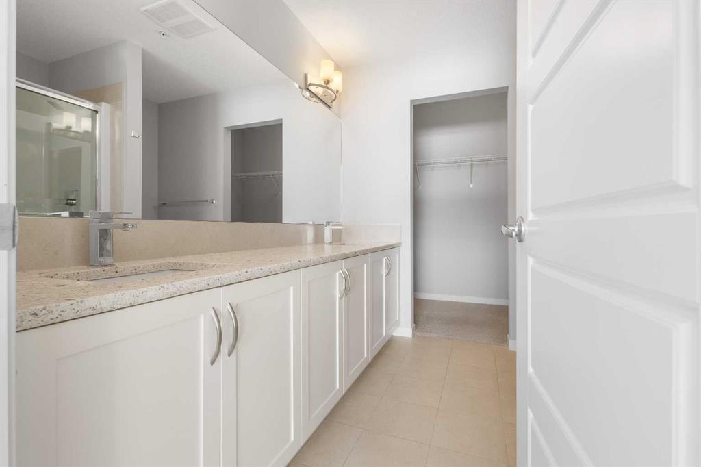 305-20 Seton Park Se, Calgary, AB - Indoor Photo Showing Bathroom