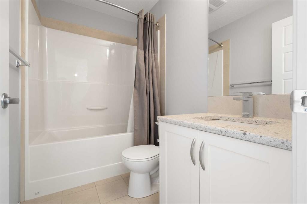 305-20 Seton Park Se, Calgary, AB - Indoor Photo Showing Bathroom