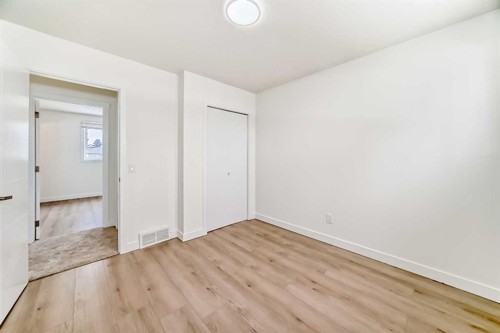 532 Rundleridge Drive Ne, Calgary, AB - Indoor Photo Showing Other Room
