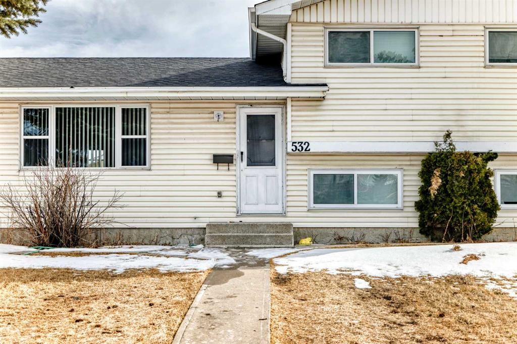 532 Rundleridge Drive Ne, Calgary, AB - Outdoor With Exterior