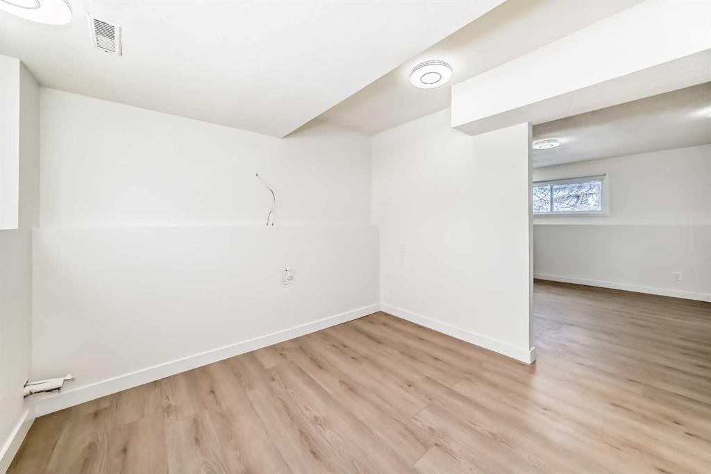 532 Rundleridge Drive Ne, Calgary, AB - Indoor Photo Showing Other Room