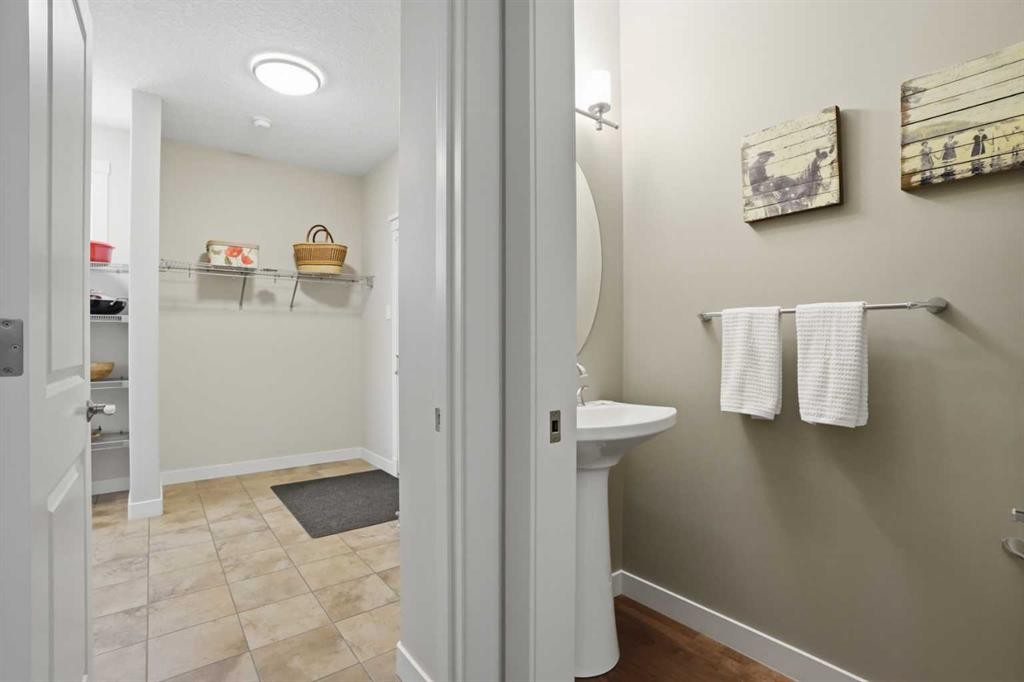 95 Cranarch Circle Se, Calgary, AB - Indoor Photo Showing Bathroom