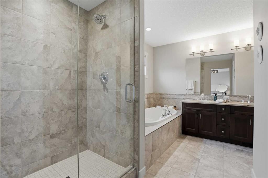 95 Cranarch Circle Se, Calgary, AB - Indoor Photo Showing Bathroom