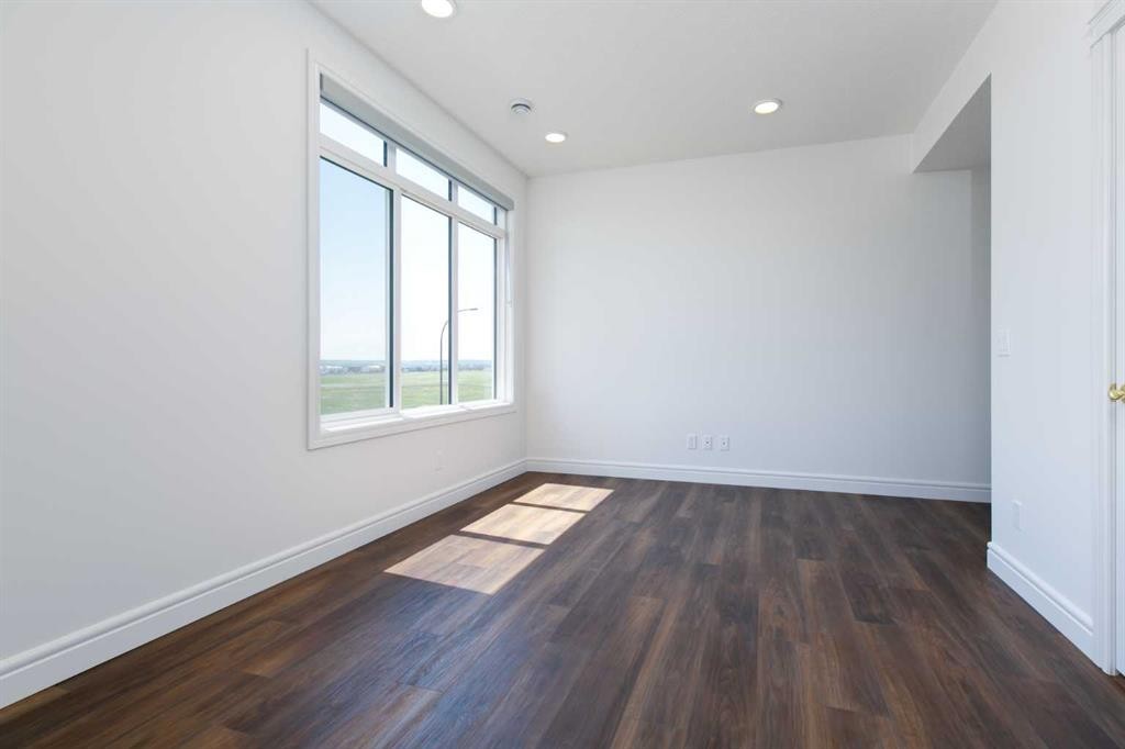 209-414 Seton Passage Se, Calgary, AB - Indoor Photo Showing Other Room