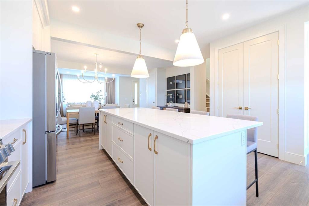 14 Tillotson Downs, Okotoks, AB - Indoor Photo Showing Kitchen With Upgraded Kitchen
