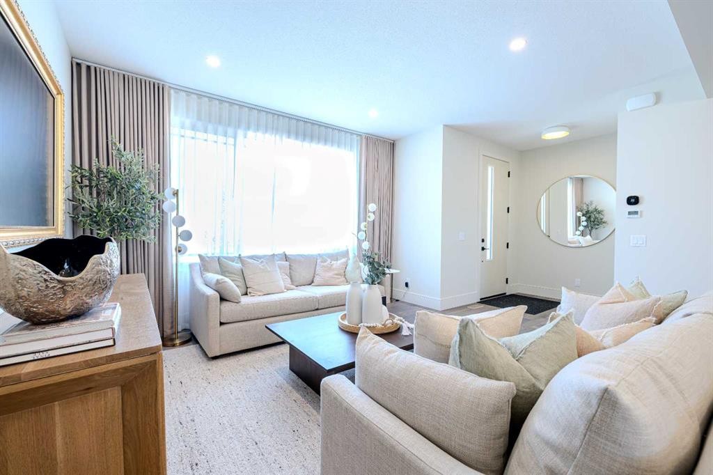 14 Tillotson Downs, Okotoks, AB - Indoor Photo Showing Living Room