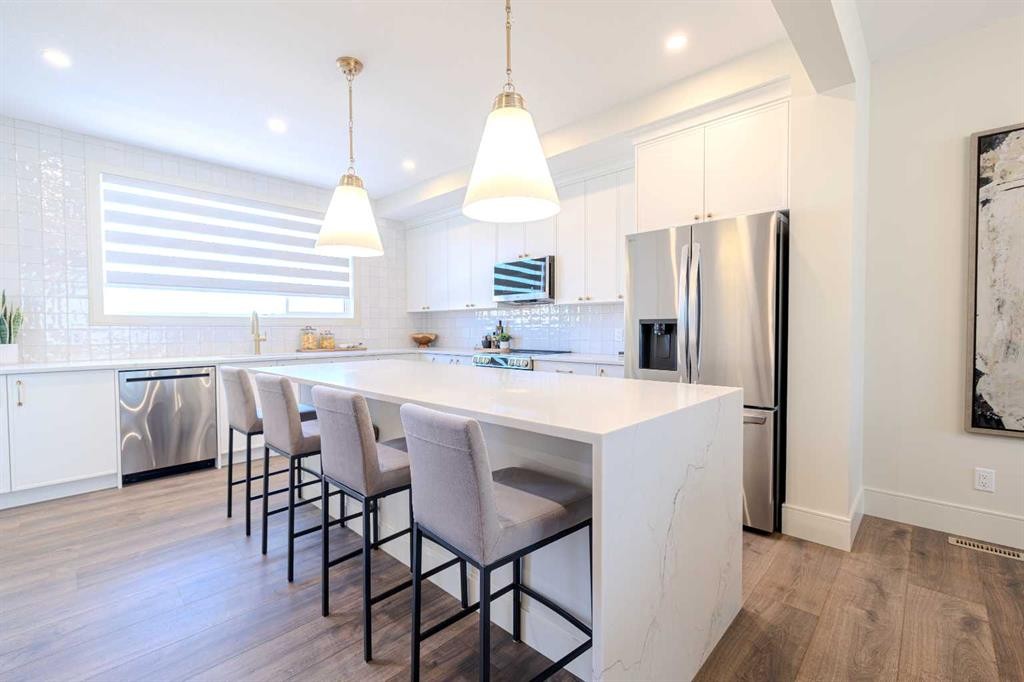14 Tillotson Downs, Okotoks, AB - Indoor Photo Showing Kitchen With Upgraded Kitchen