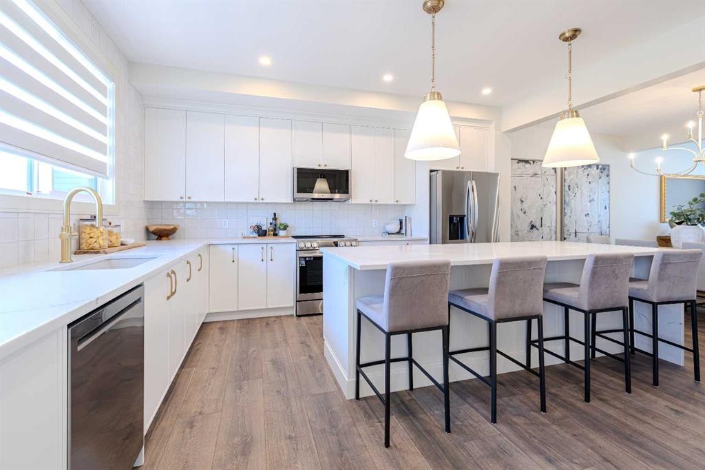 14 Tillotson Downs, Okotoks, AB - Indoor Photo Showing Kitchen With Upgraded Kitchen