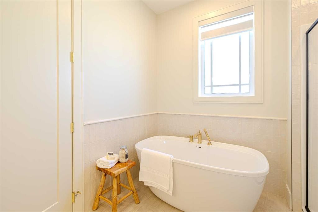 14 Tillotson Downs, Okotoks, AB - Indoor Photo Showing Bathroom