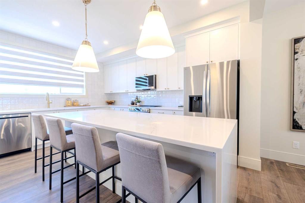 14 Tillotson Downs, Okotoks, AB - Indoor Photo Showing Kitchen With Upgraded Kitchen