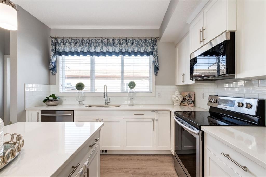 1217 Legacy Circle Se, Calgary, AB - Indoor Photo Showing Kitchen With Stainless Steel Kitchen With Upgraded Kitchen