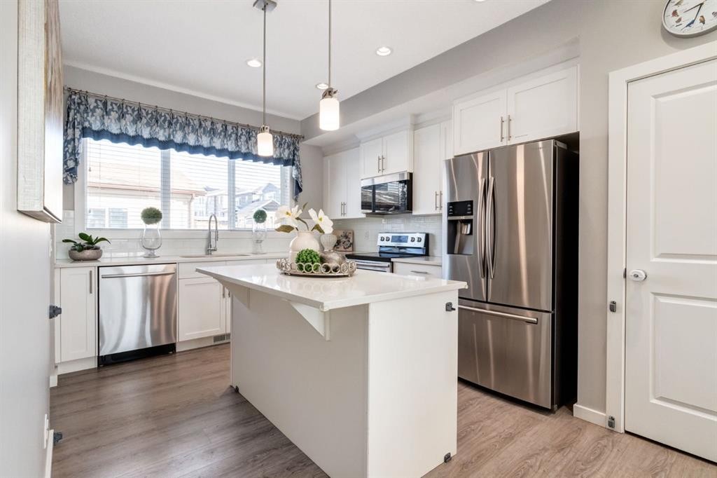 1217 Legacy Circle Se, Calgary, AB - Indoor Photo Showing Kitchen With Stainless Steel Kitchen With Upgraded Kitchen