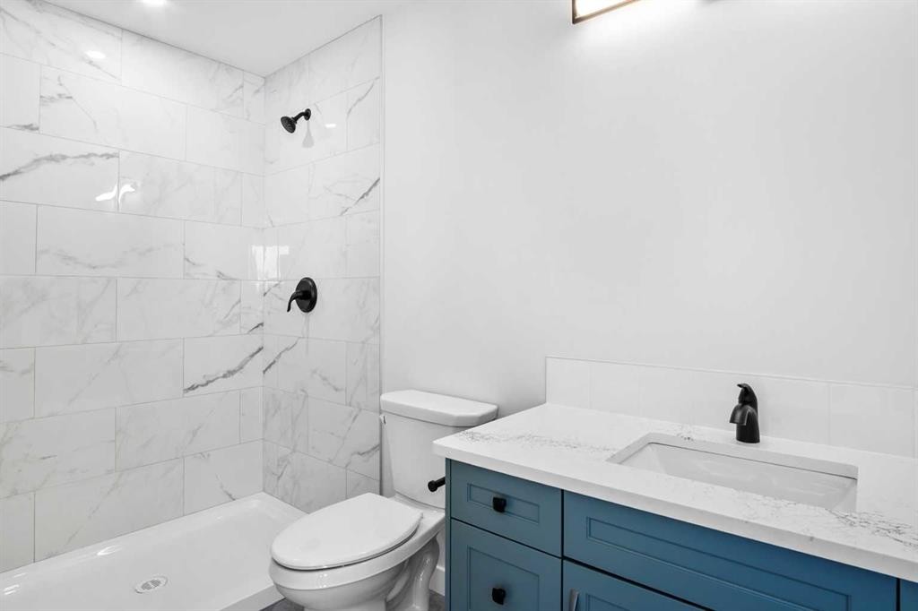 3442 Victory Way, Olds, AB - Indoor Photo Showing Bathroom