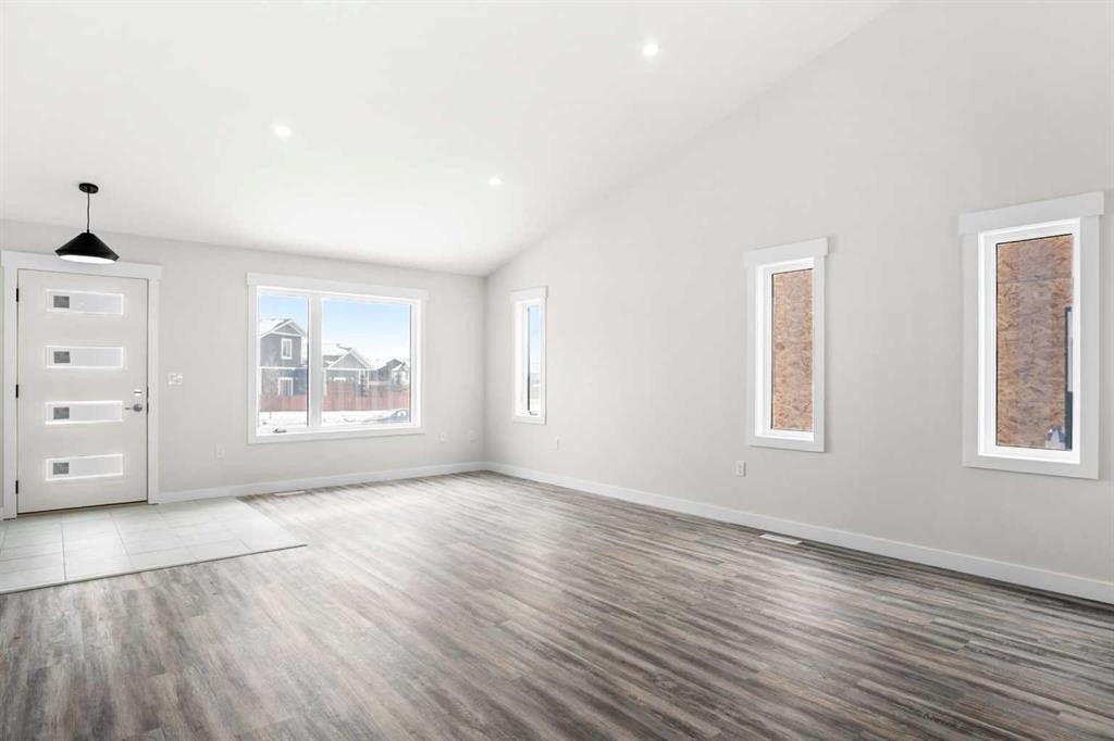 3442 Victory Way, Olds, AB - Indoor Photo Showing Other Room
