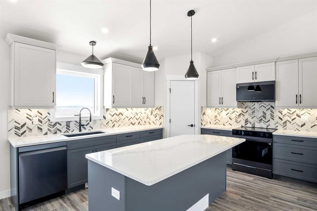 3442 Victory Way, Olds, AB - Indoor Photo Showing Kitchen With Stainless Steel Kitchen With Upgraded Kitchen