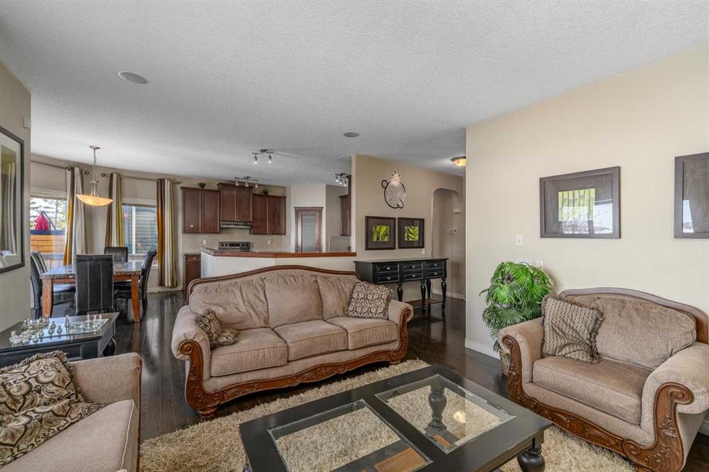 32 Evanspark Circle Nw, Calgary, AB - Indoor Photo Showing Living Room