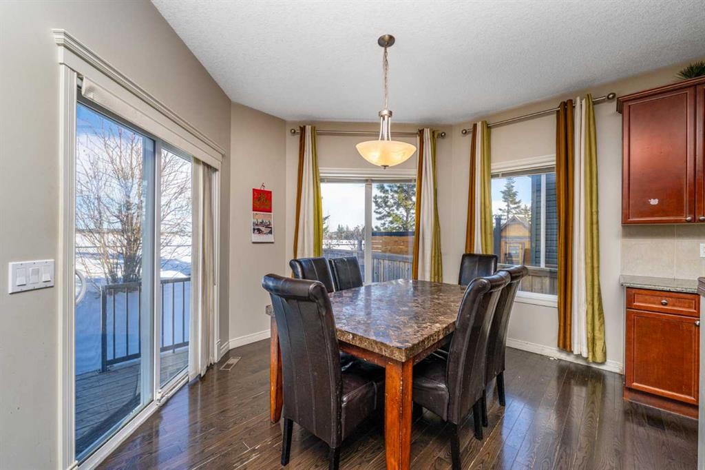 32 Evanspark Circle Nw, Calgary, AB - Indoor Photo Showing Dining Room