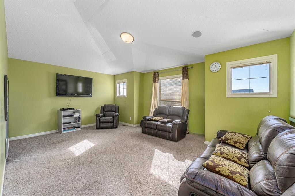 32 Evanspark Circle Nw, Calgary, AB - Indoor Photo Showing Living Room