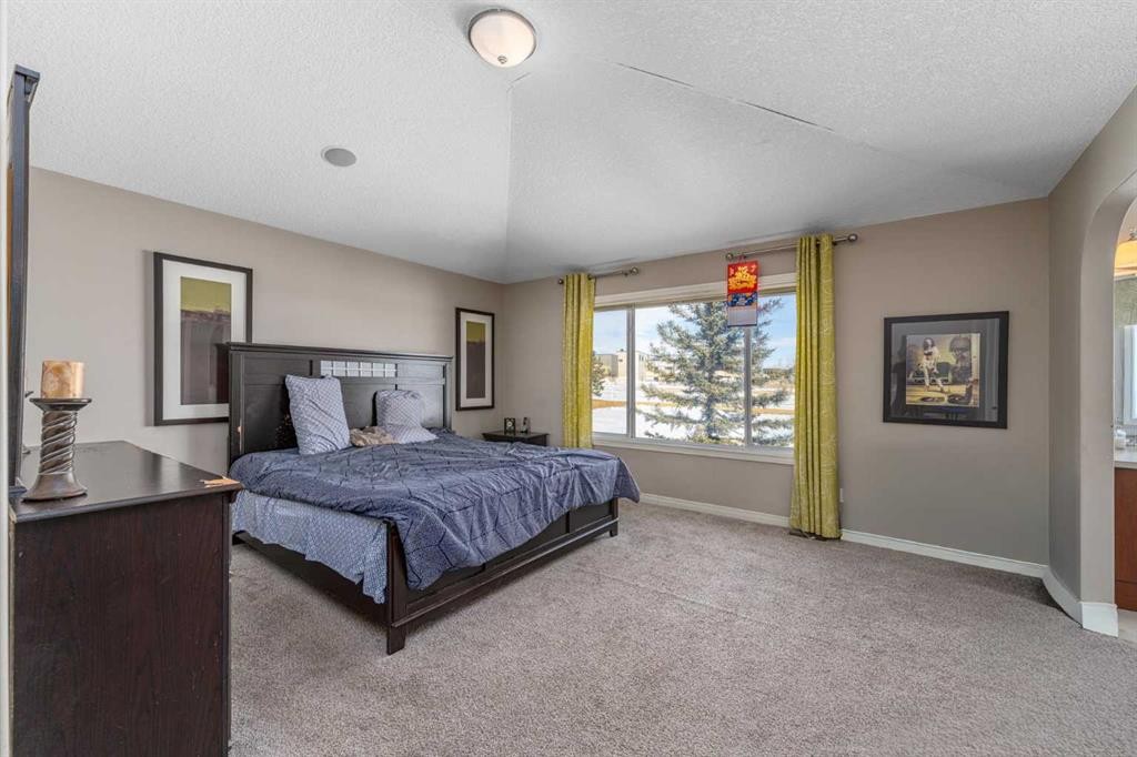 32 Evanspark Circle Nw, Calgary, AB - Indoor Photo Showing Bedroom