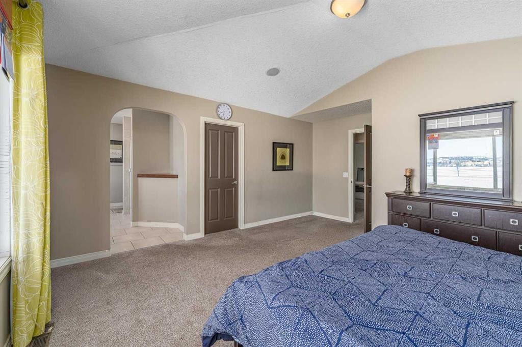 32 Evanspark Circle Nw, Calgary, AB - Indoor Photo Showing Bedroom