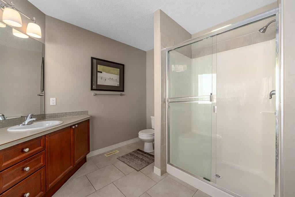 32 Evanspark Circle Nw, Calgary, AB - Indoor Photo Showing Bathroom